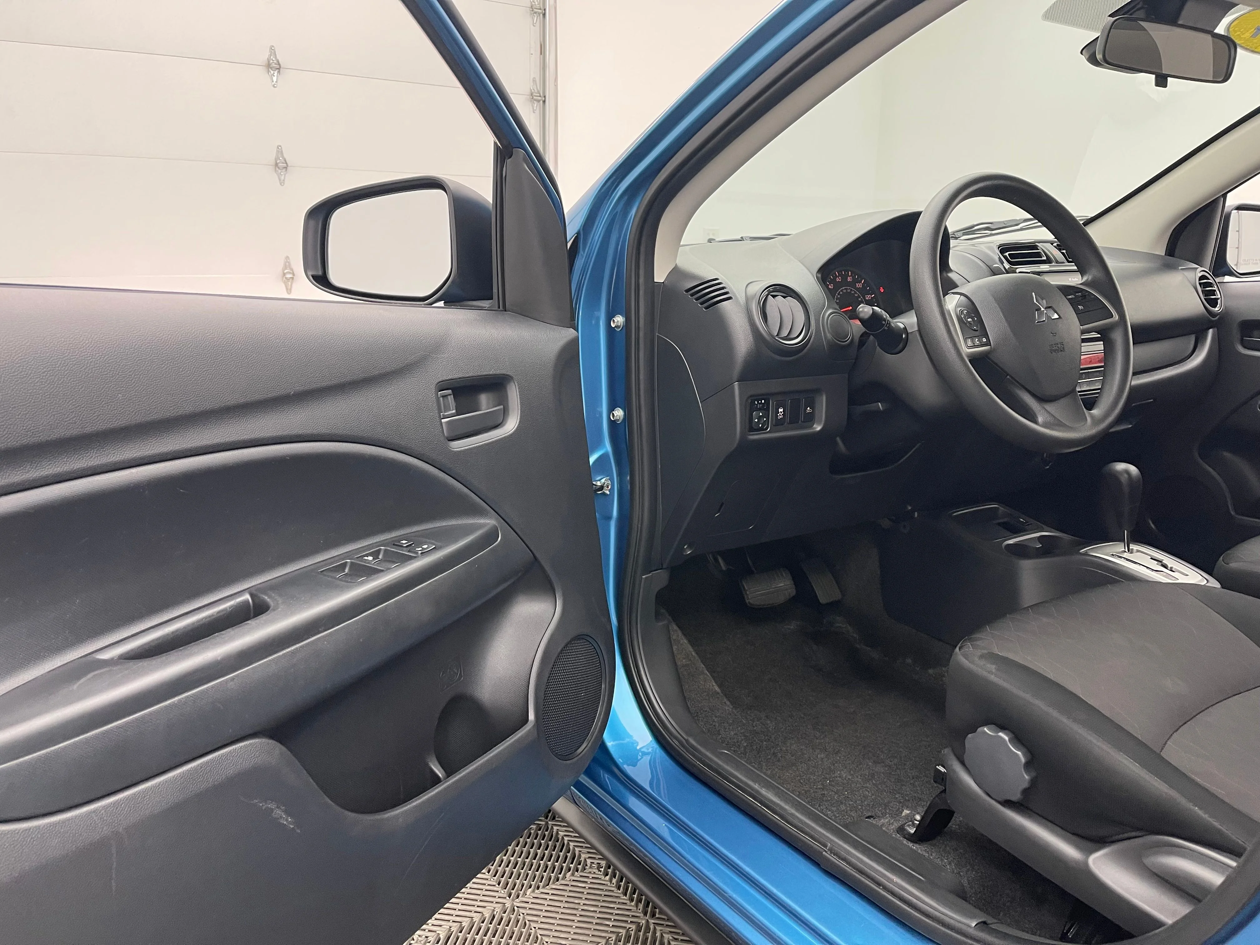 Used 2024 Blue Mitsubishi ES image 13