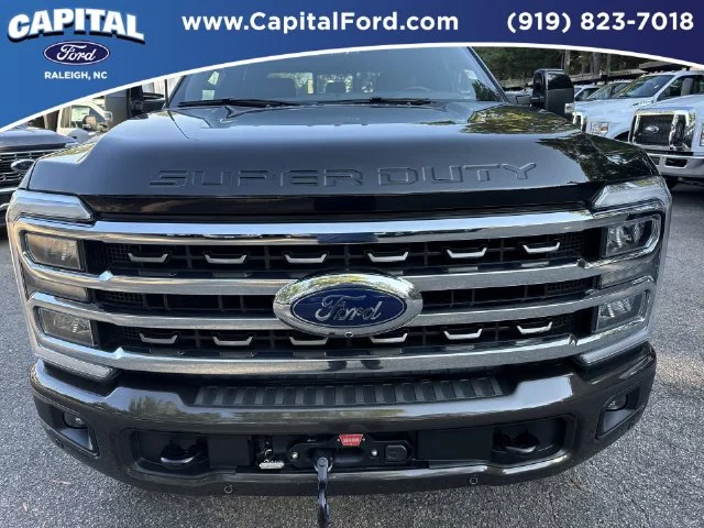 Used 2025  Ford King Ranch image 10