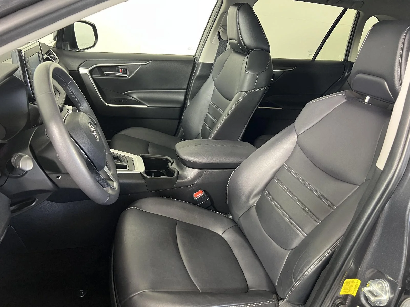 Used 2022 Magnetic Gray Metallic Toyota XLE Premium image 7