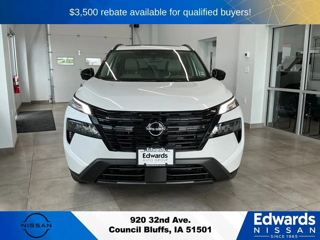 New 2026 Everest White Pearl TriCoat Nissan Dark Armor™ image 2