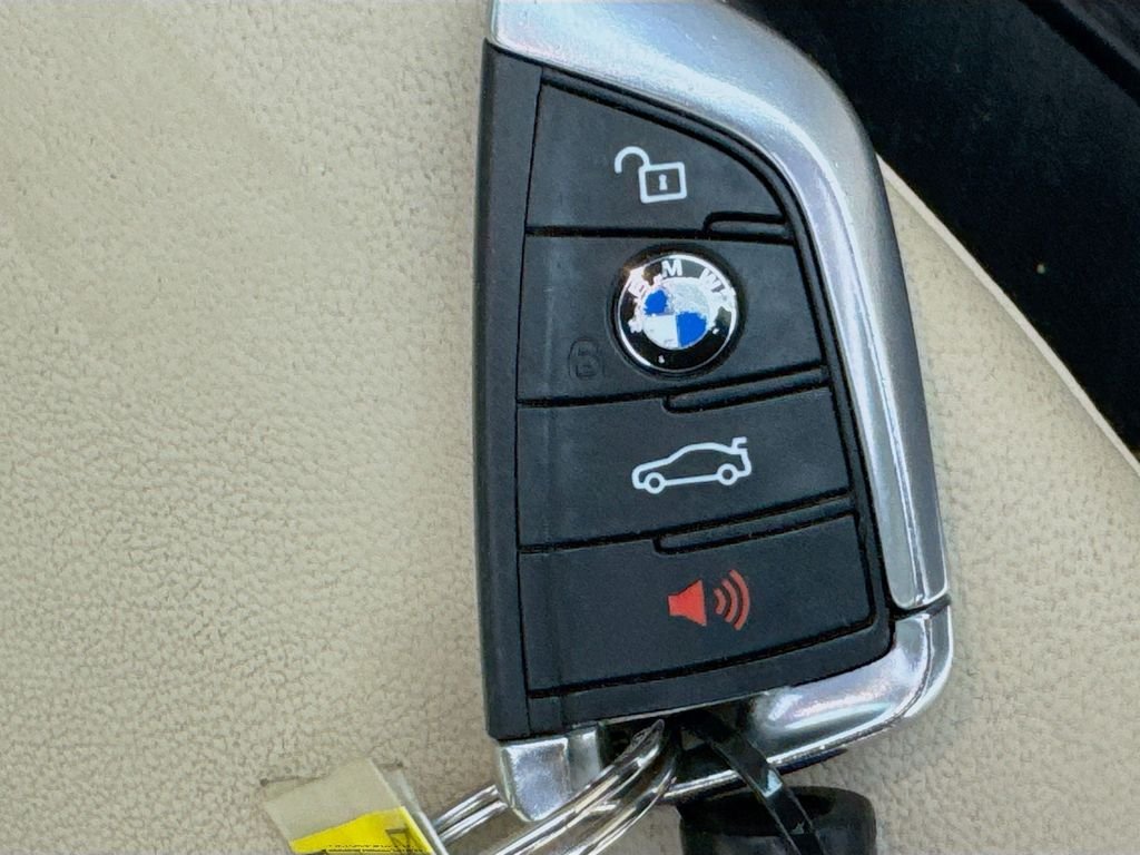 Used 2019 Black Sapphire Metallic BMW sDrive30i image 40