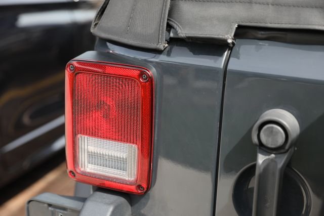 Used 2017 Gray Jeep Unlimited Sport image 28