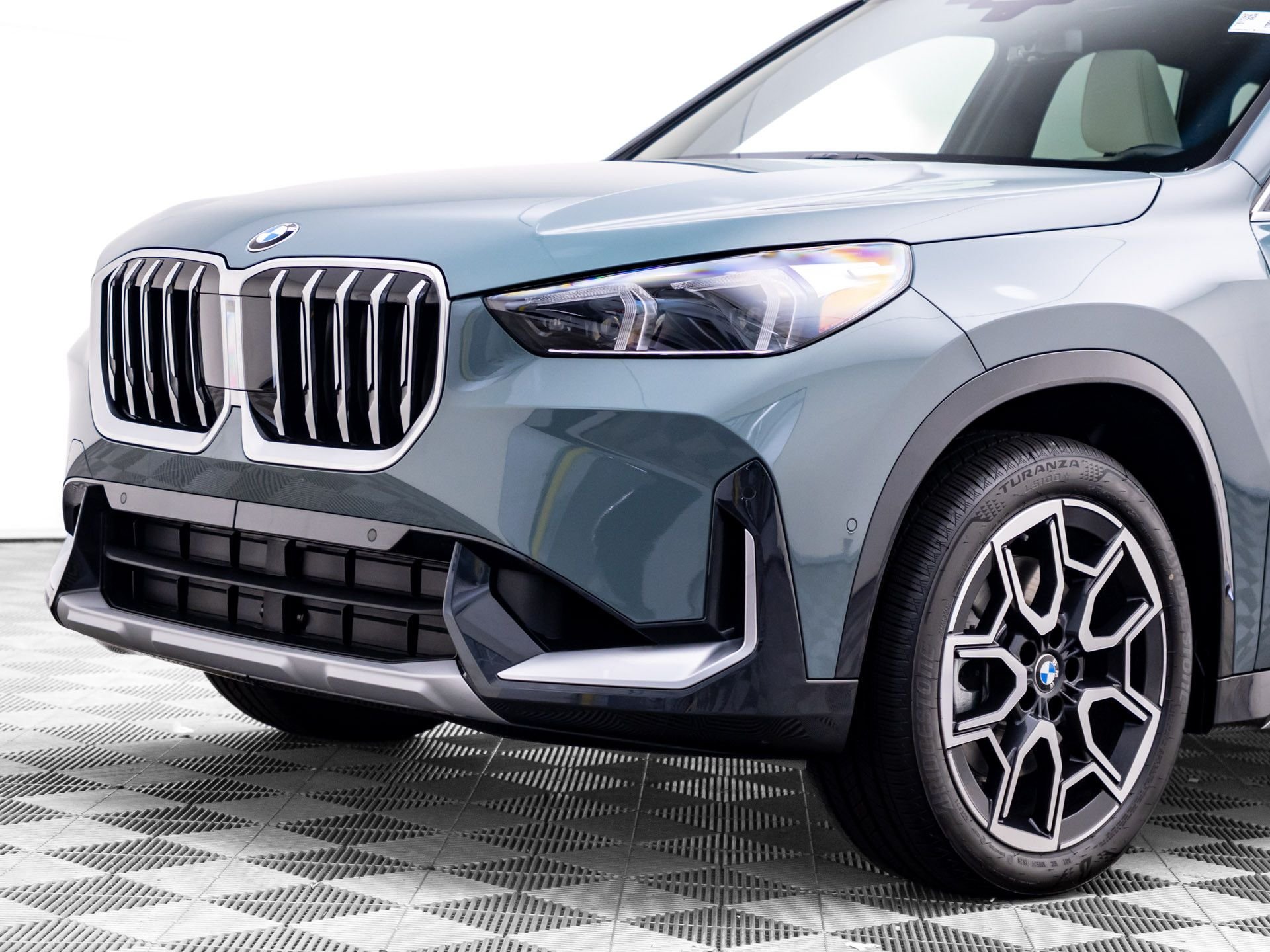 New 2027 Cape York Green Metallic BMW xDrive28i image 39