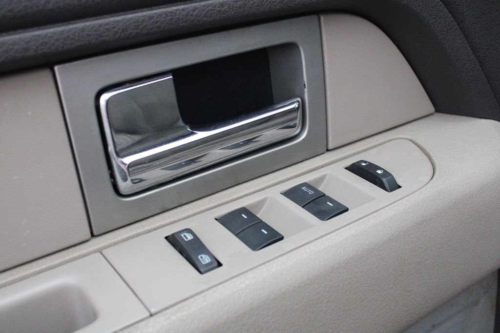 Used 2010 Black Ford XLT image 5