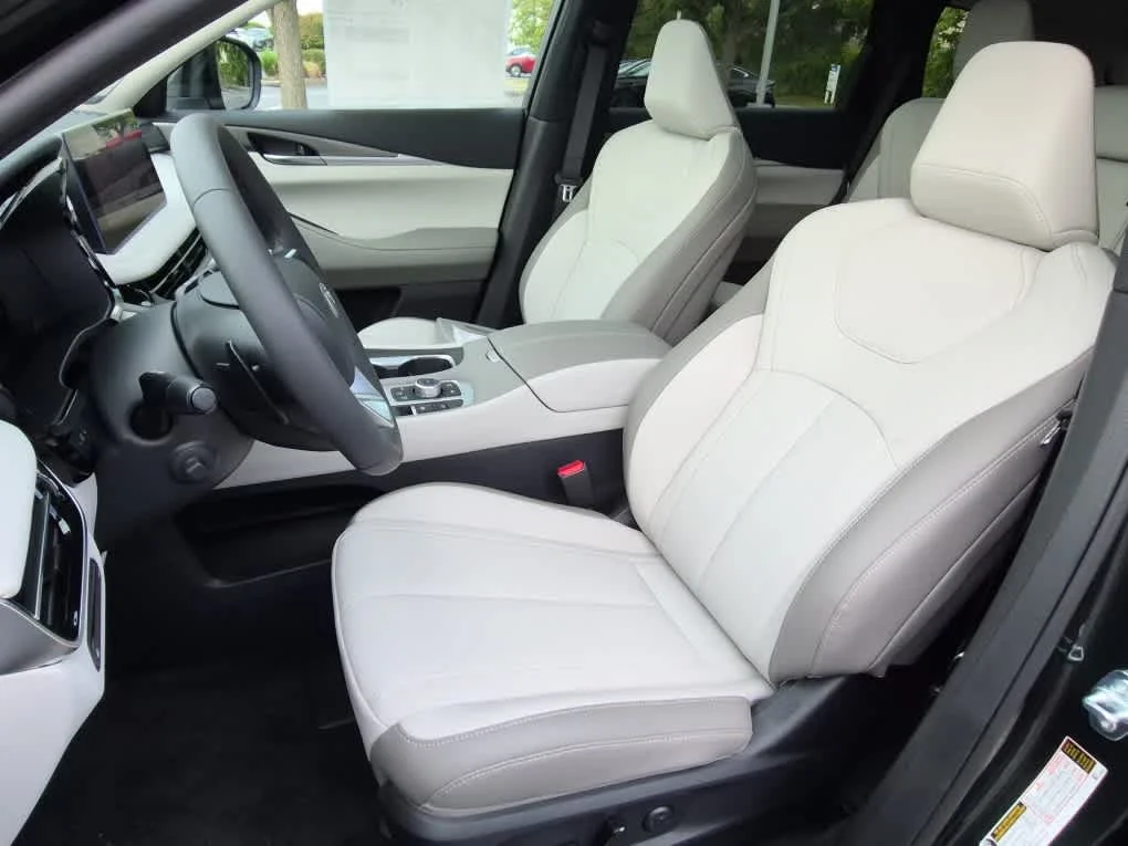 New 2027 DEEP EMERALD INFINITI Luxe AWD image 12