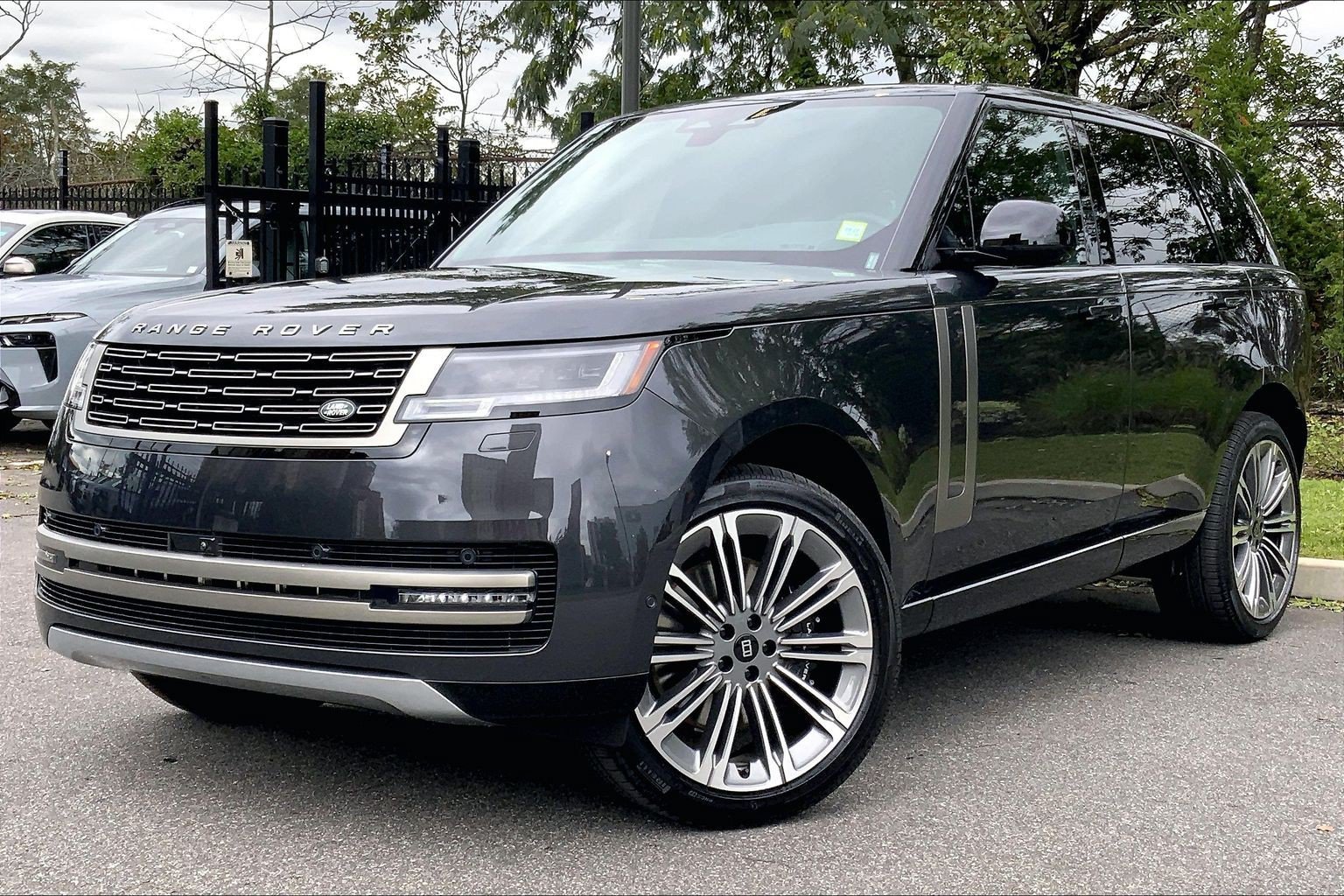 New 2027 Carpathian Grey Land Rover SE image 1