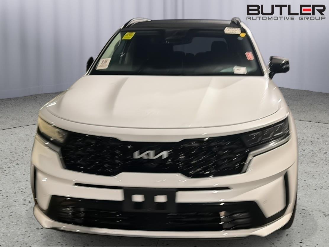 Used 2023 Glacial White Pearl Kia SX Prestige image 4