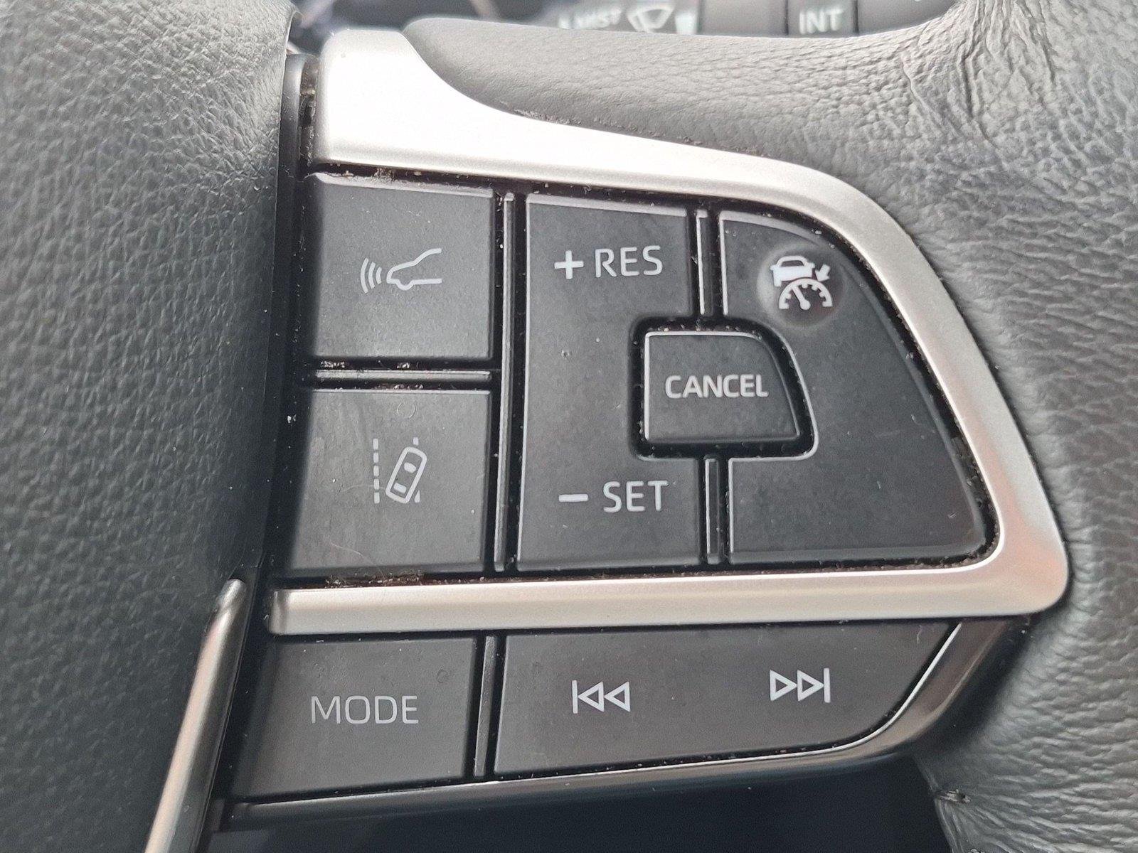 Used 2025 Wind Chill Pearl Toyota XLE image 20