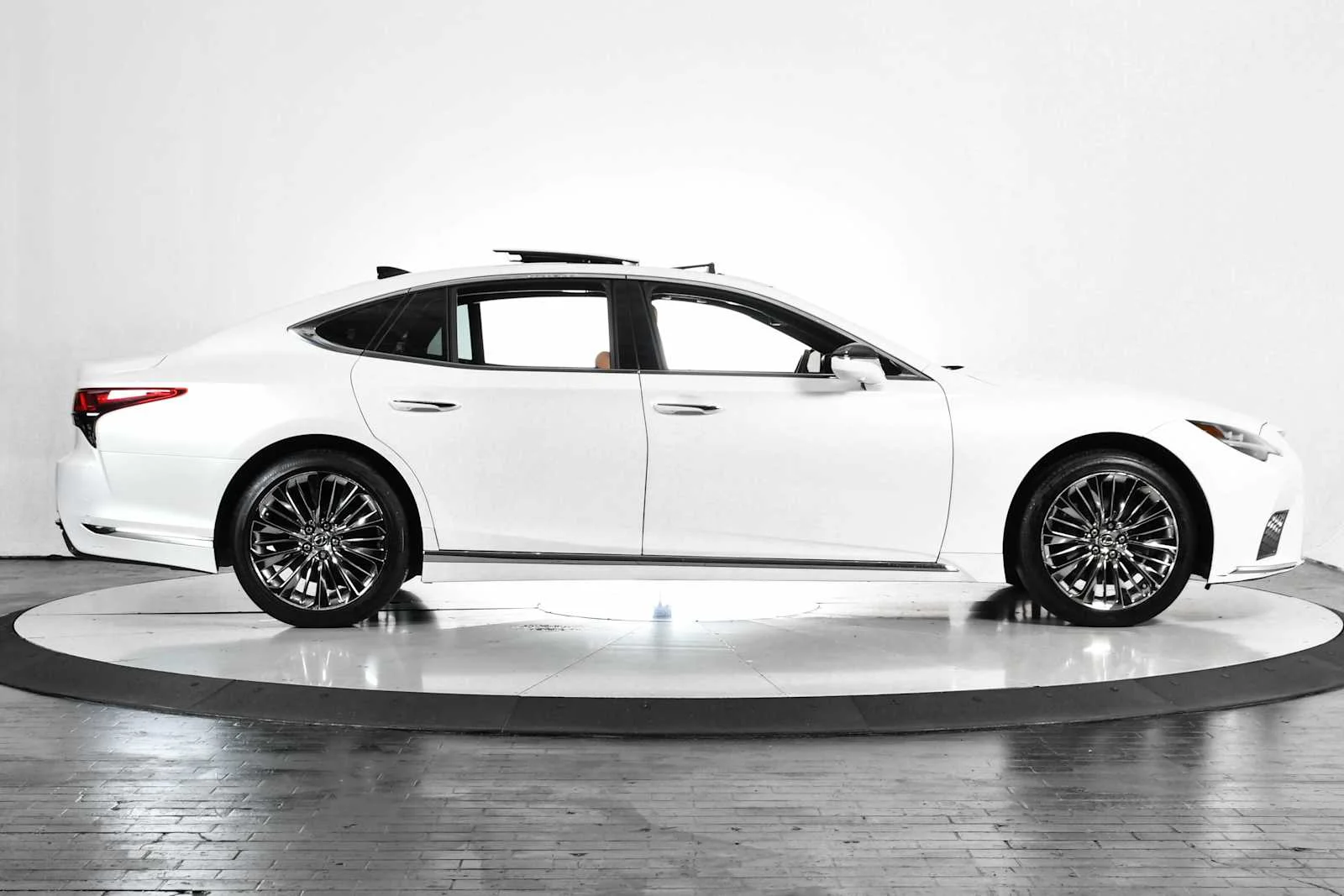Certified Used 2022 Eminent White Pearl Lexus  image 8