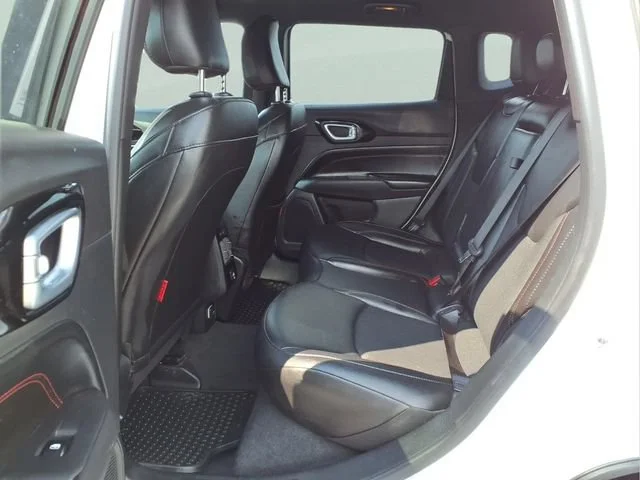 Used 2025  Jeep Trailhawk image 17