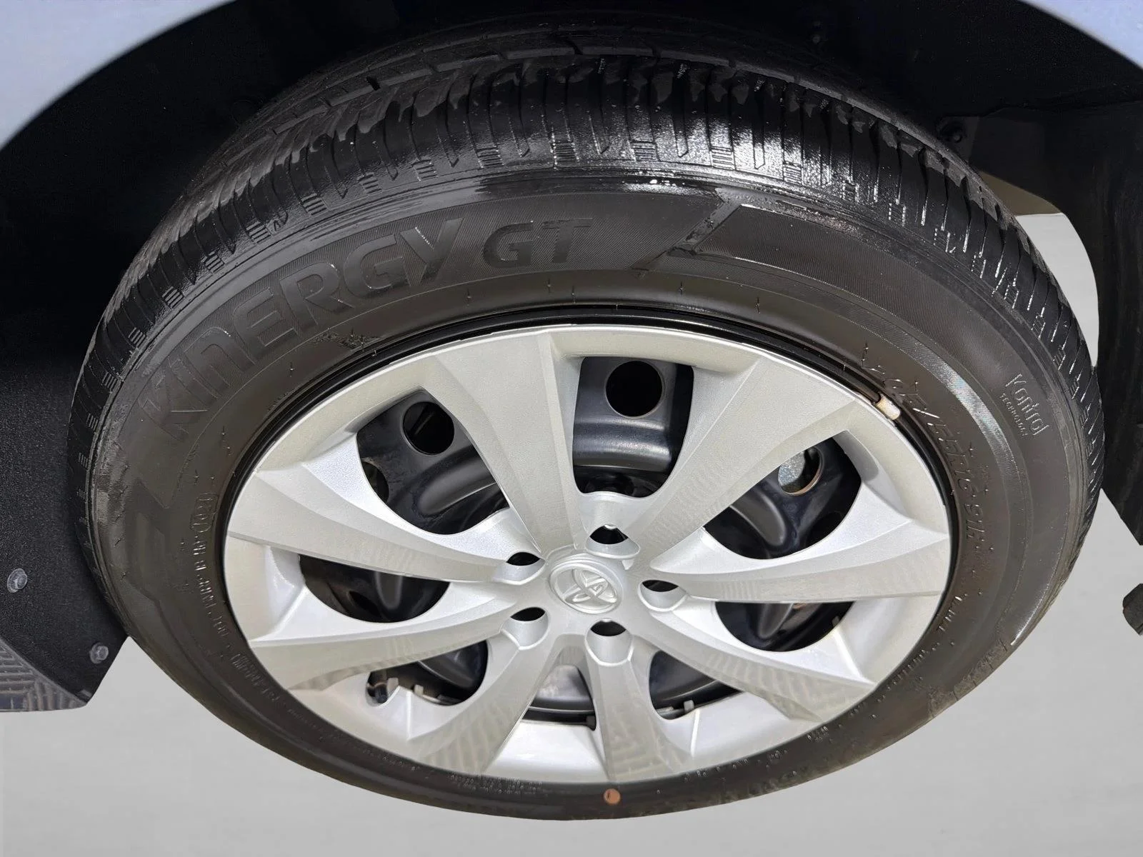 Used 2024 White Toyota LE image 19