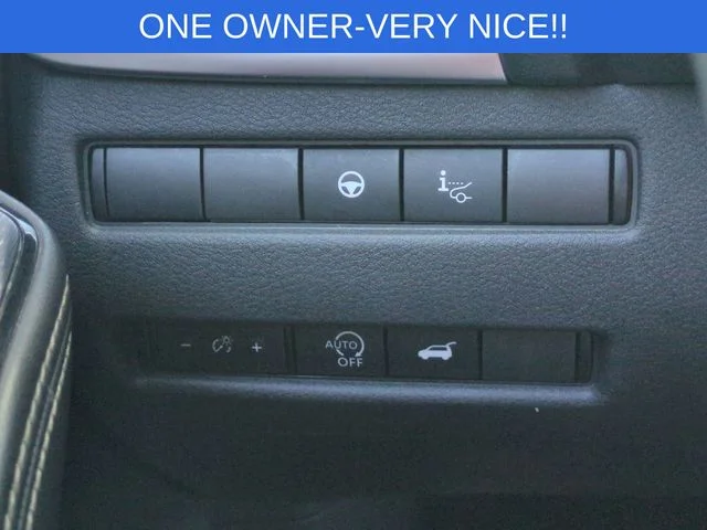 Used 2023 White Nissan Platinum image 19