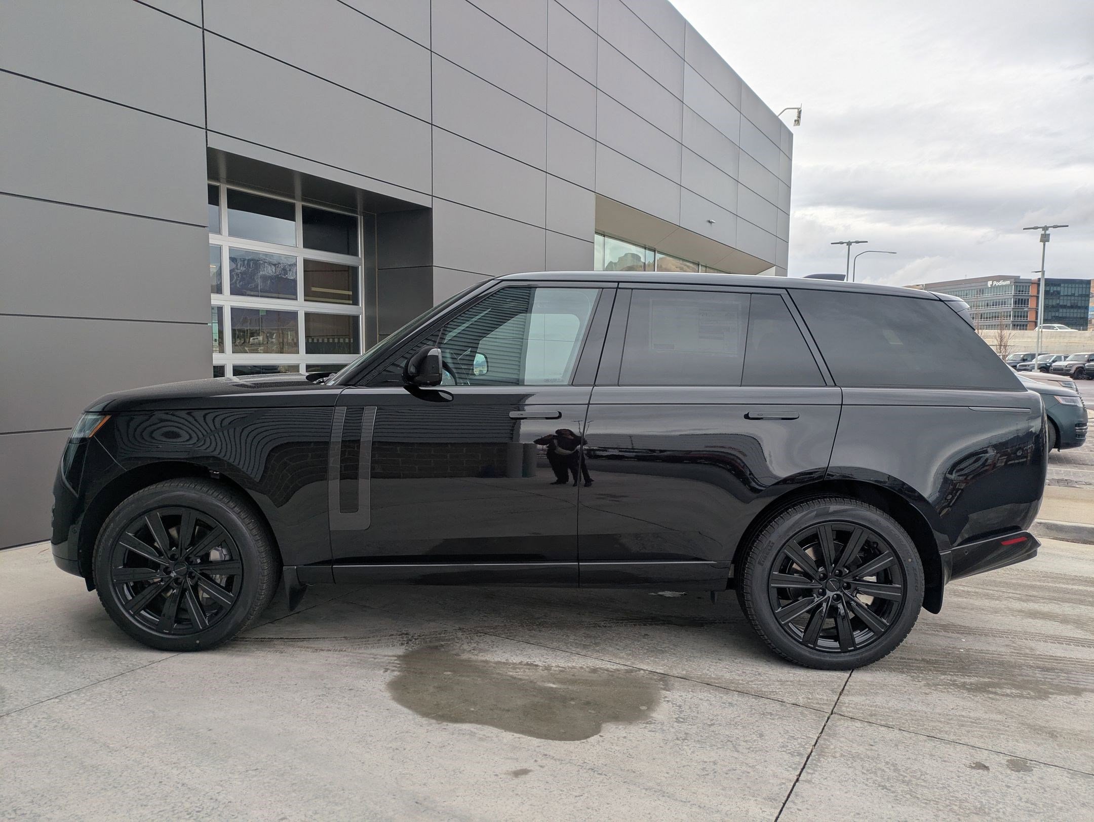 2026 Land Rover Range Rover SE - Photo 9