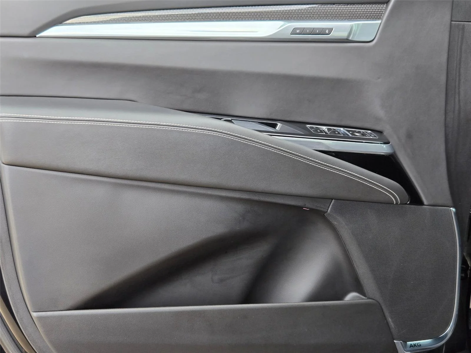 Used 2025 Black Raven Cadillac AWD V-Series image 27