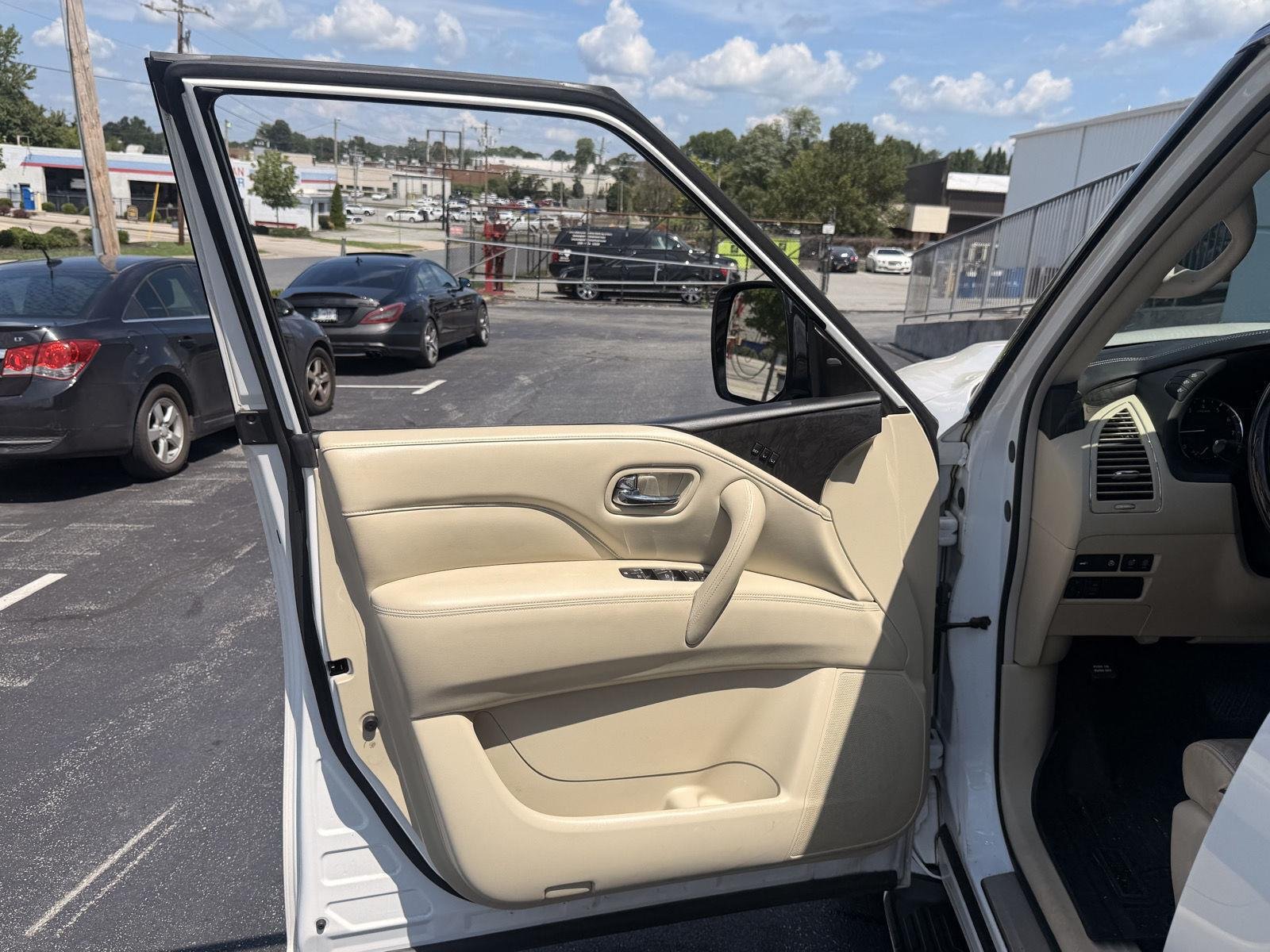Used 2021 Moonstone White INFINITI LUXE image 10