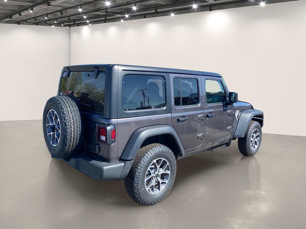 New 2026 Granite Crystal Metallic Clearcoat Jeep Sport S image 4