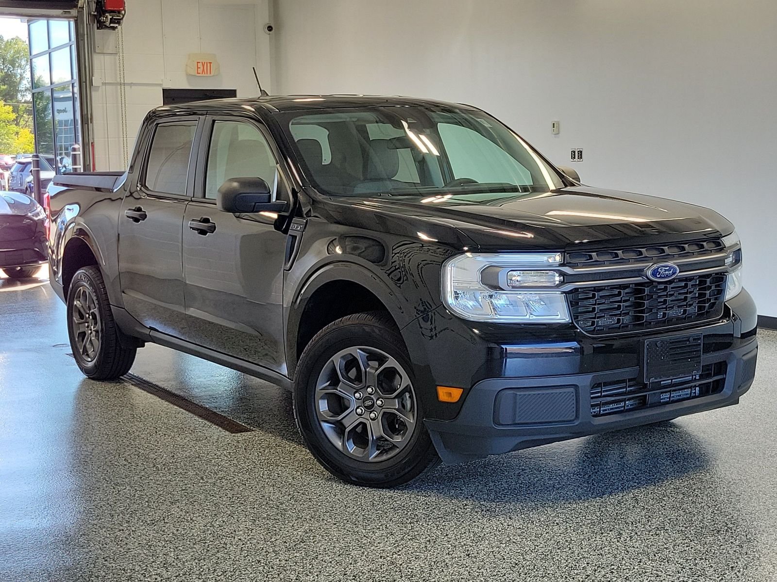 Certified Used 2022 Black Ford XLT image 1