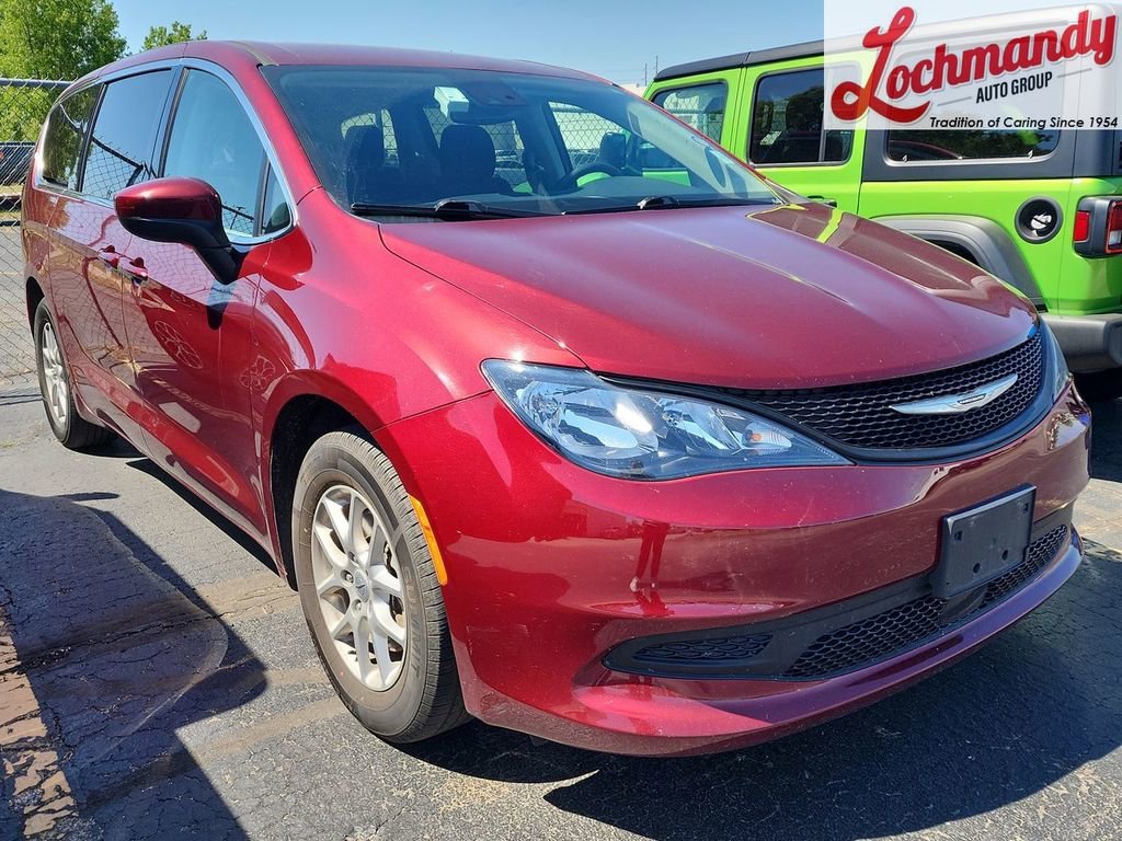 2023 Chrysler Voyager LX's photo