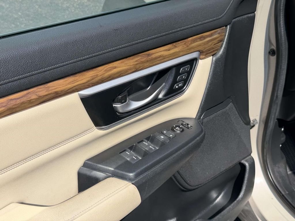 Used 2018  Honda Touring image 18