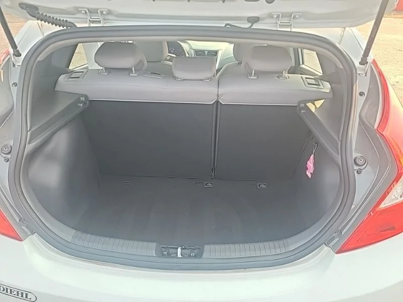 Used 2017 White Hyundai SE image 11