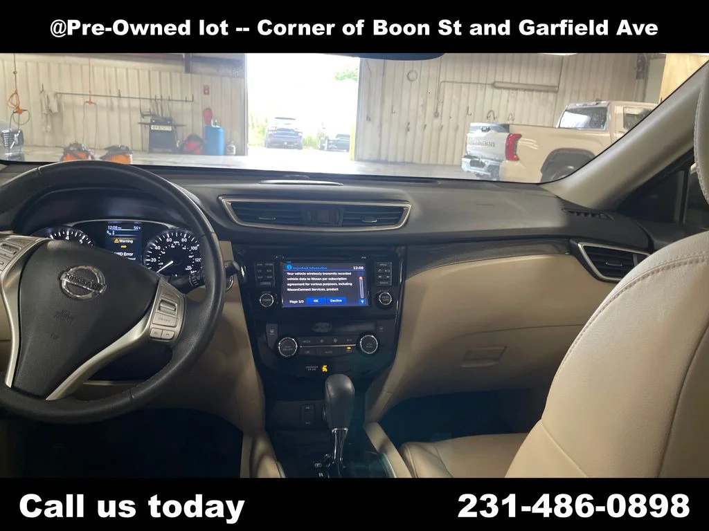 Used 2016 Black Nissan SL image 18
