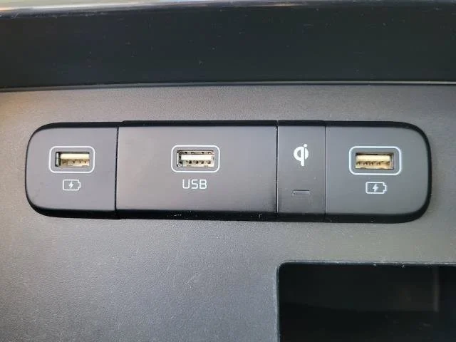 Used 2022  Kia LX image 32