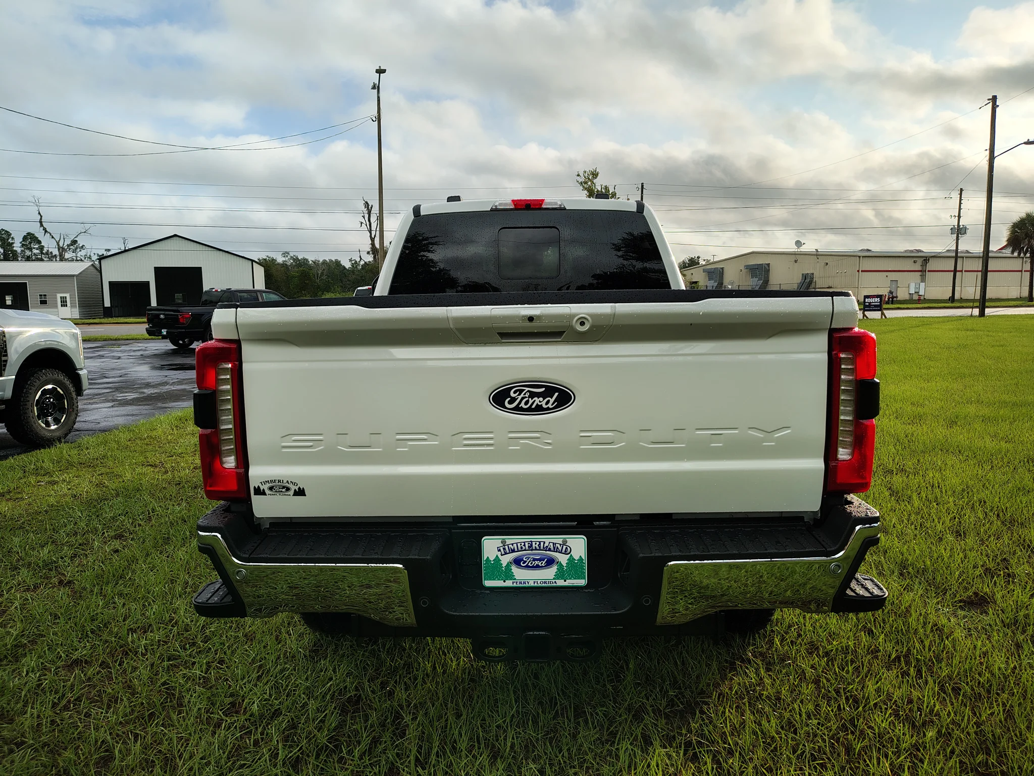 New 2027 Star White Metallic Tri-Coat Ford F-350® Lariat® image 4