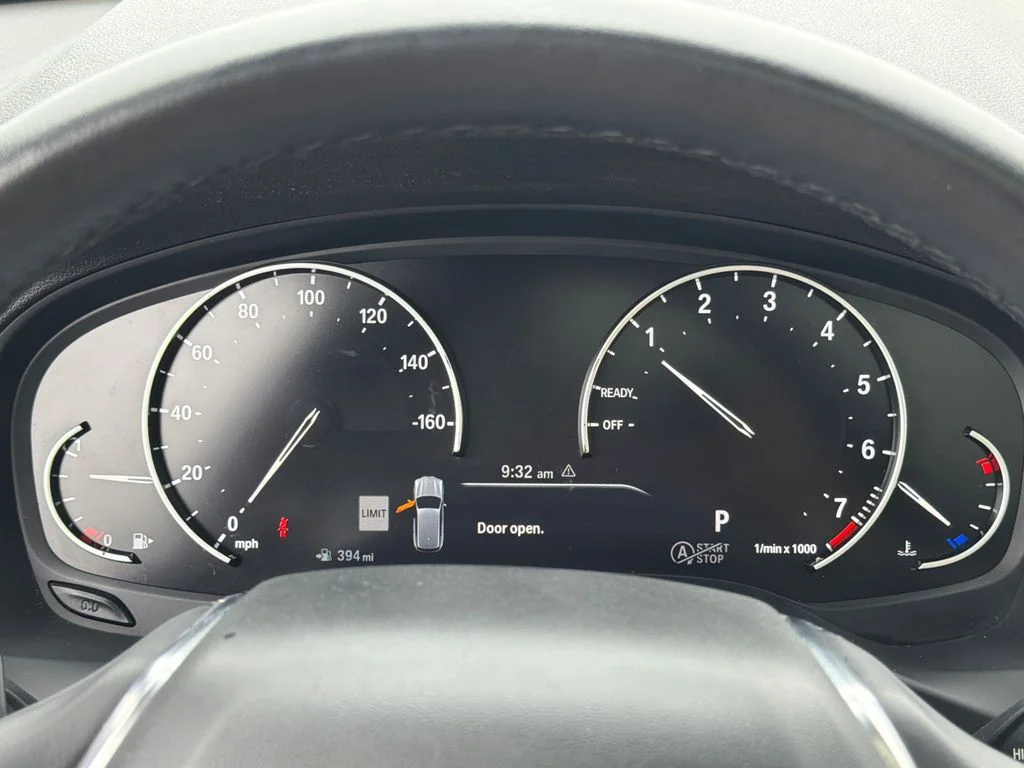 Used 2021 White BMW sDrive30i image 27