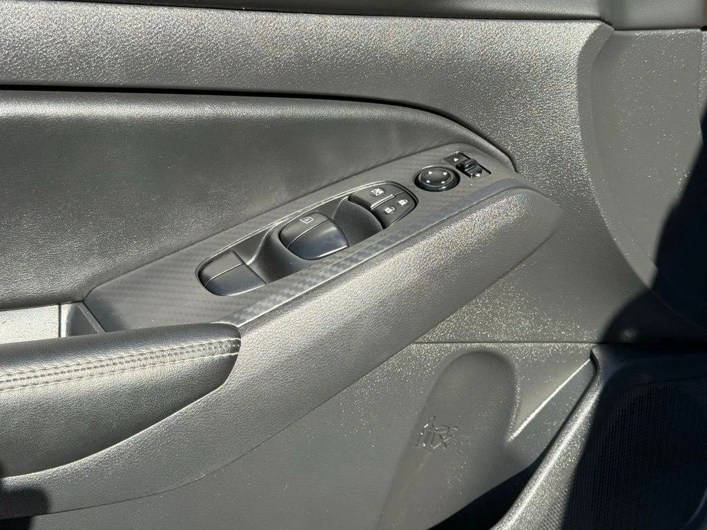 Used 2024 Silver Nissan 2.5 SV image 31