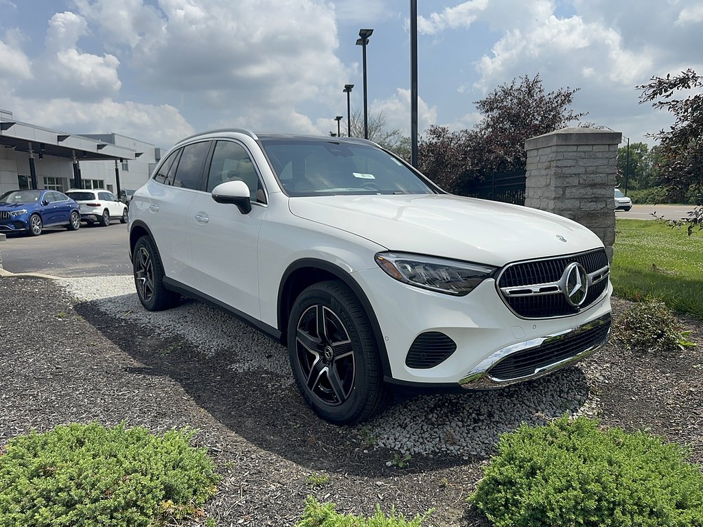 New 2026 Polar White Mercedes-Benz GLC 300 4MATIC® image 5