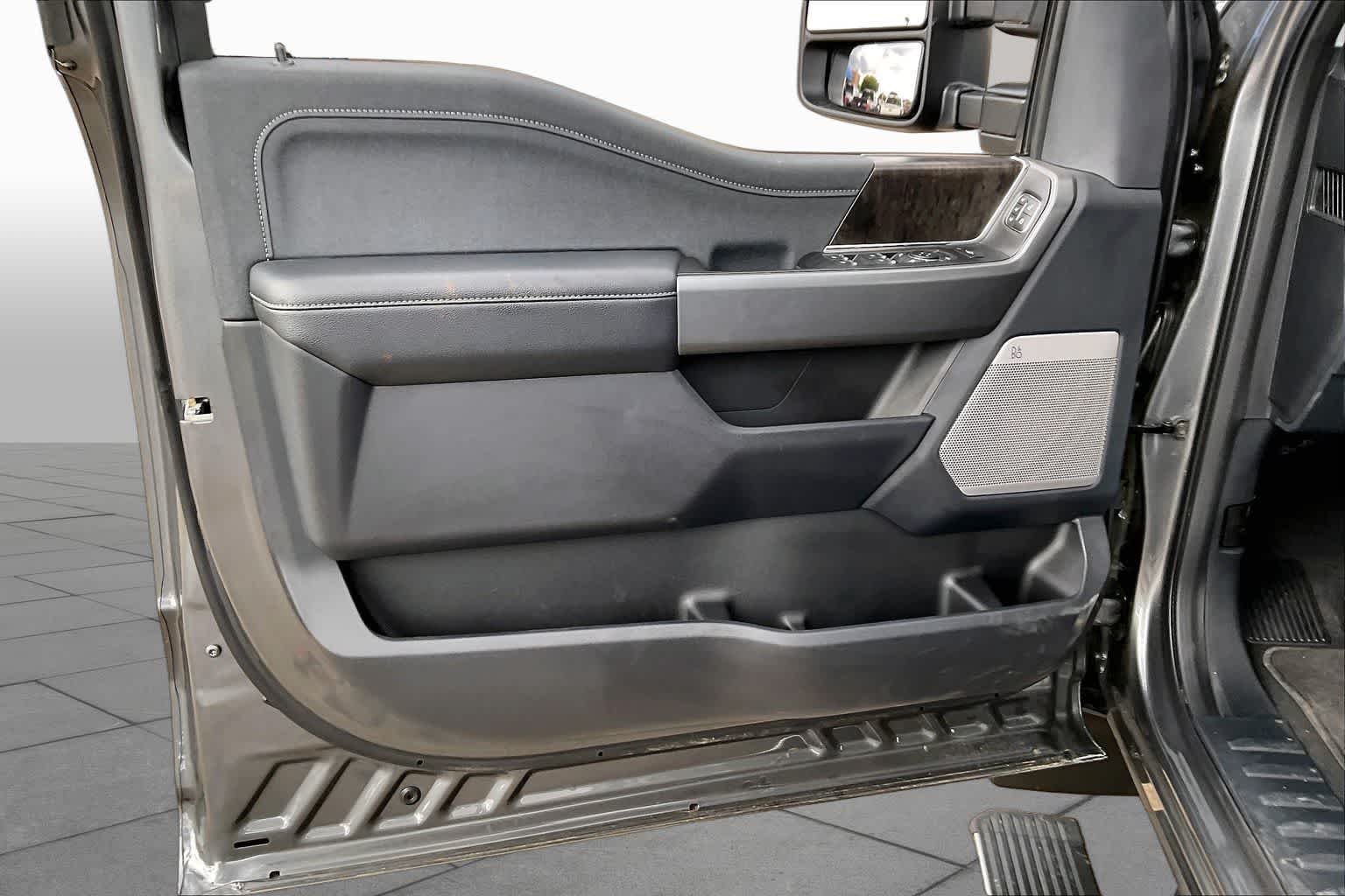 Used 2026 Carbonized Gray Metallic Ford LARIAT image 21