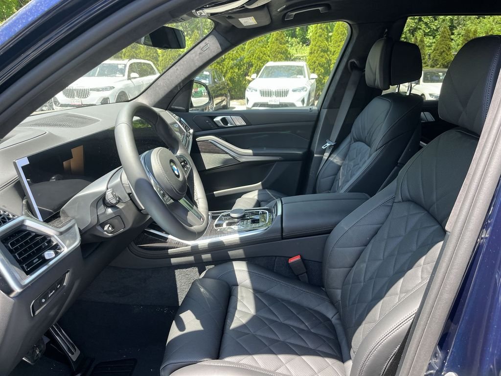 Used 2027 Blue BMW xDrive40i image 11