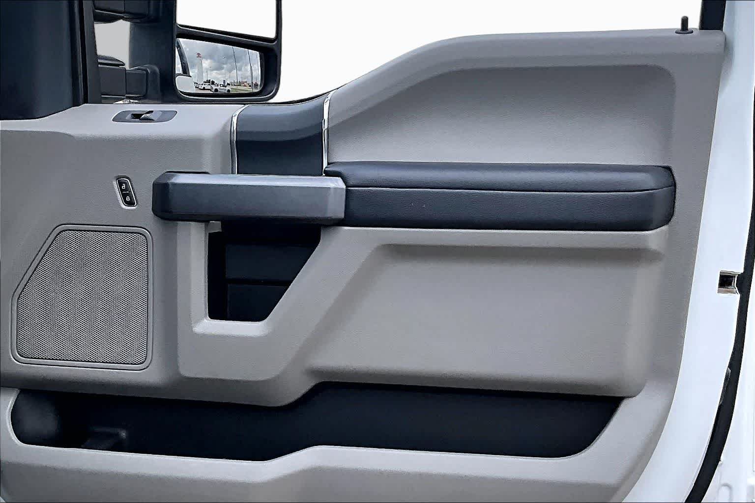 Used 2022 Oxford White Ford XLT image 22