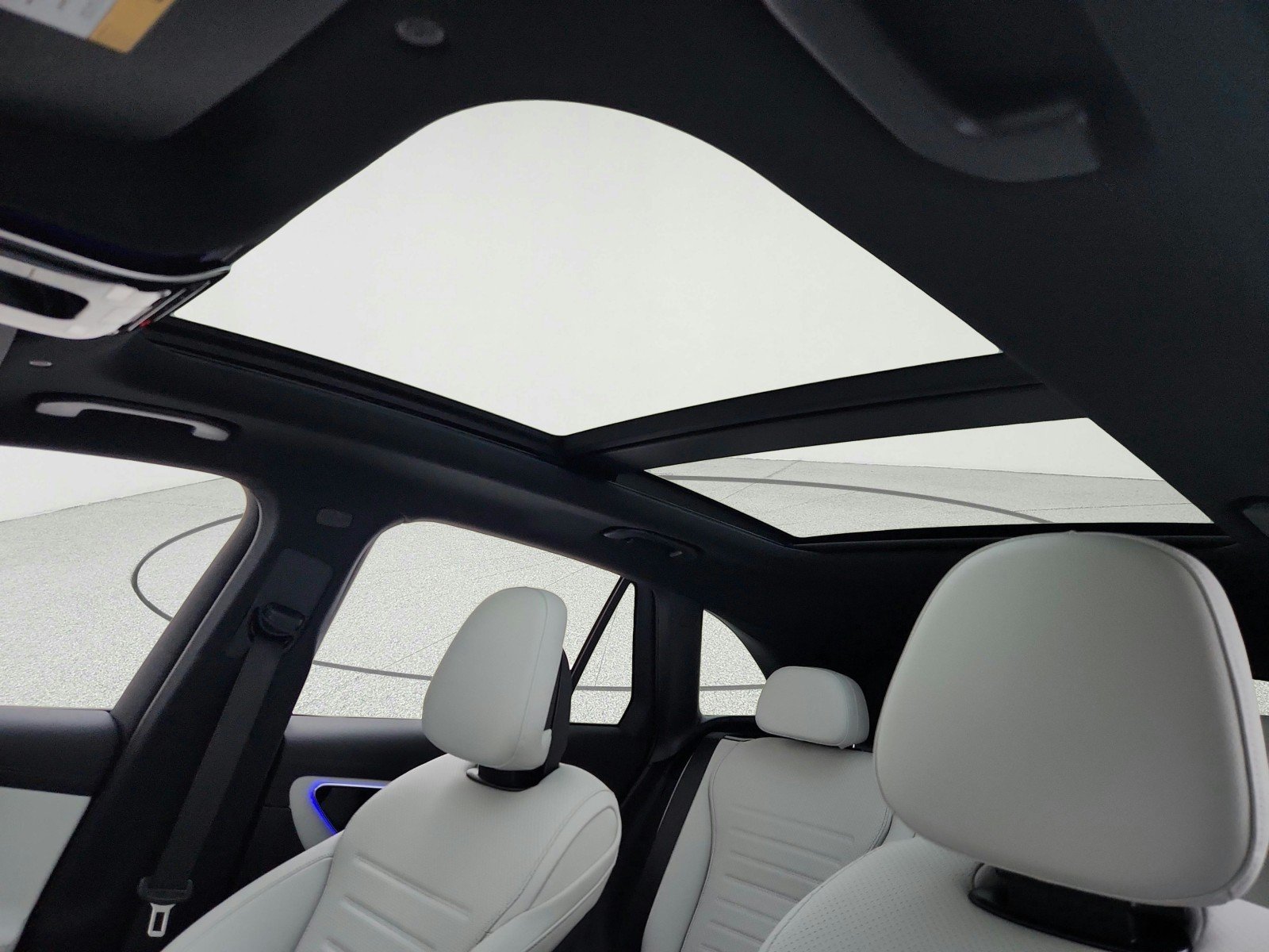 New 2026 Verde Silver Metallic Mercedes-Benz GLC 300 SUV image 18