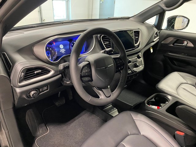 2026 Chrysler Pacifica Select - Photo 12