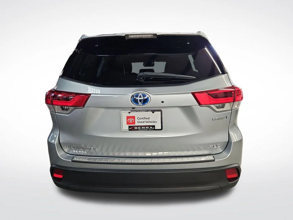 Certified Used 2019 Silver Toyota XLE image 4