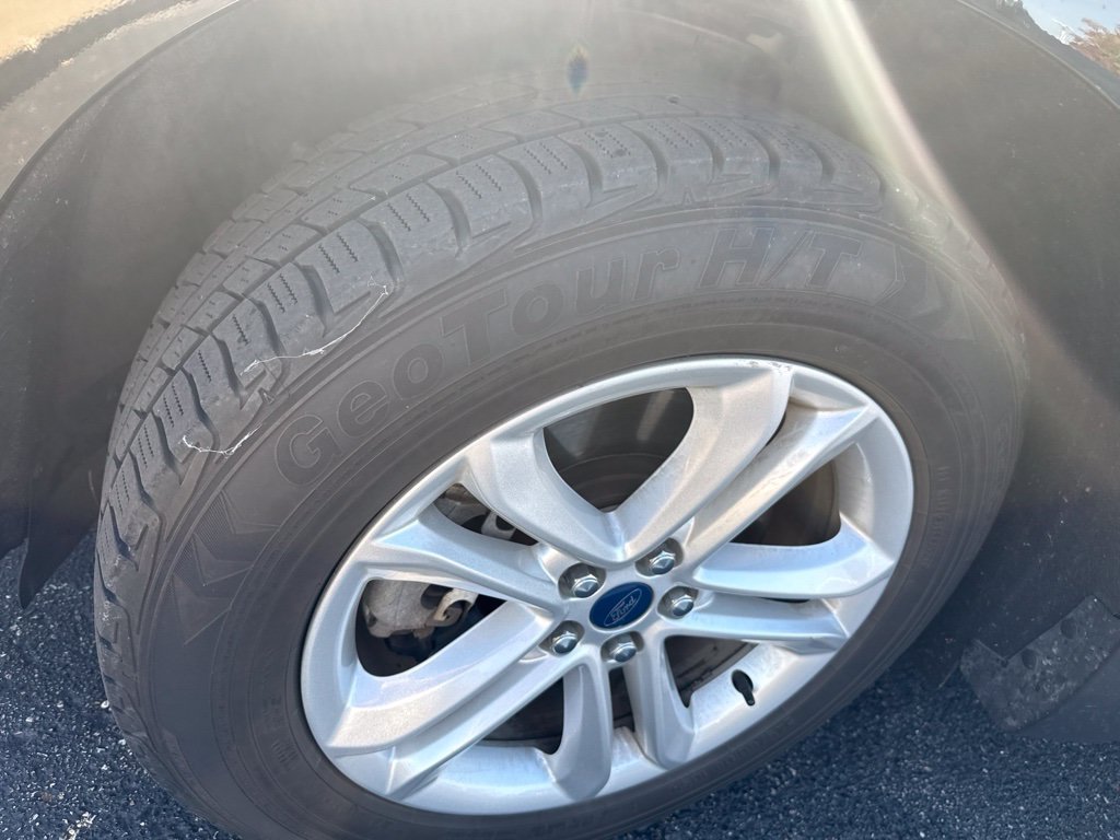 Used 2019  Ford SEL image 17