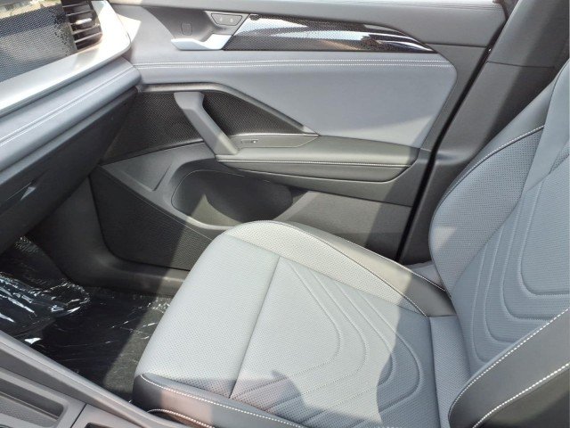 New 2026 Deep Black Pearl Volkswagen SE RLine Black 4Mo image 18