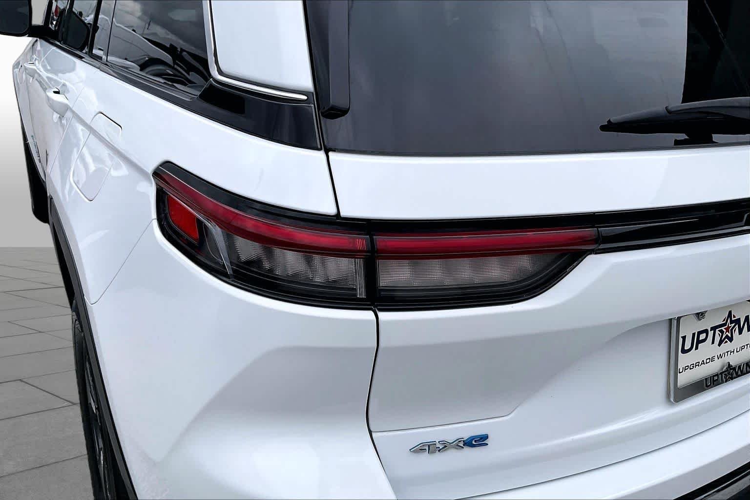 Used 2022 Bright White Clearcoat Jeep  image 26
