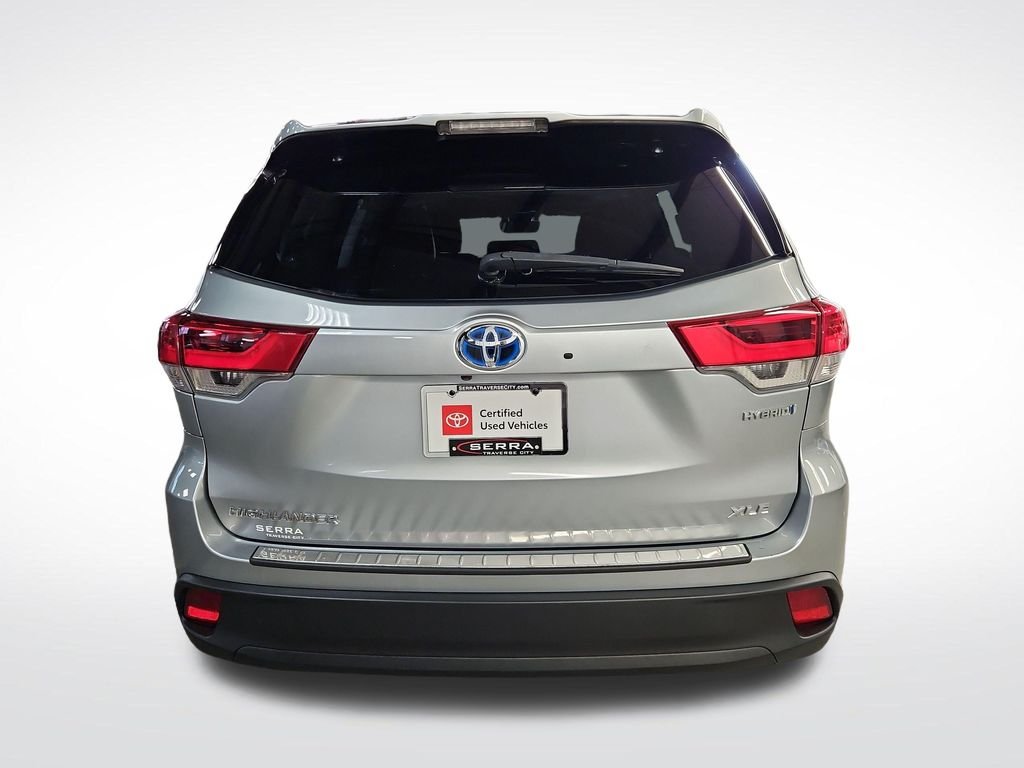 Used 2019 Silver Toyota XLE image 4