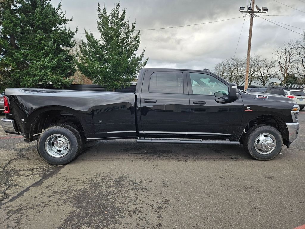 New 2026 Diamond Black Crystal Pearl-Coat Exterior Paint RAM Tradesman image 8