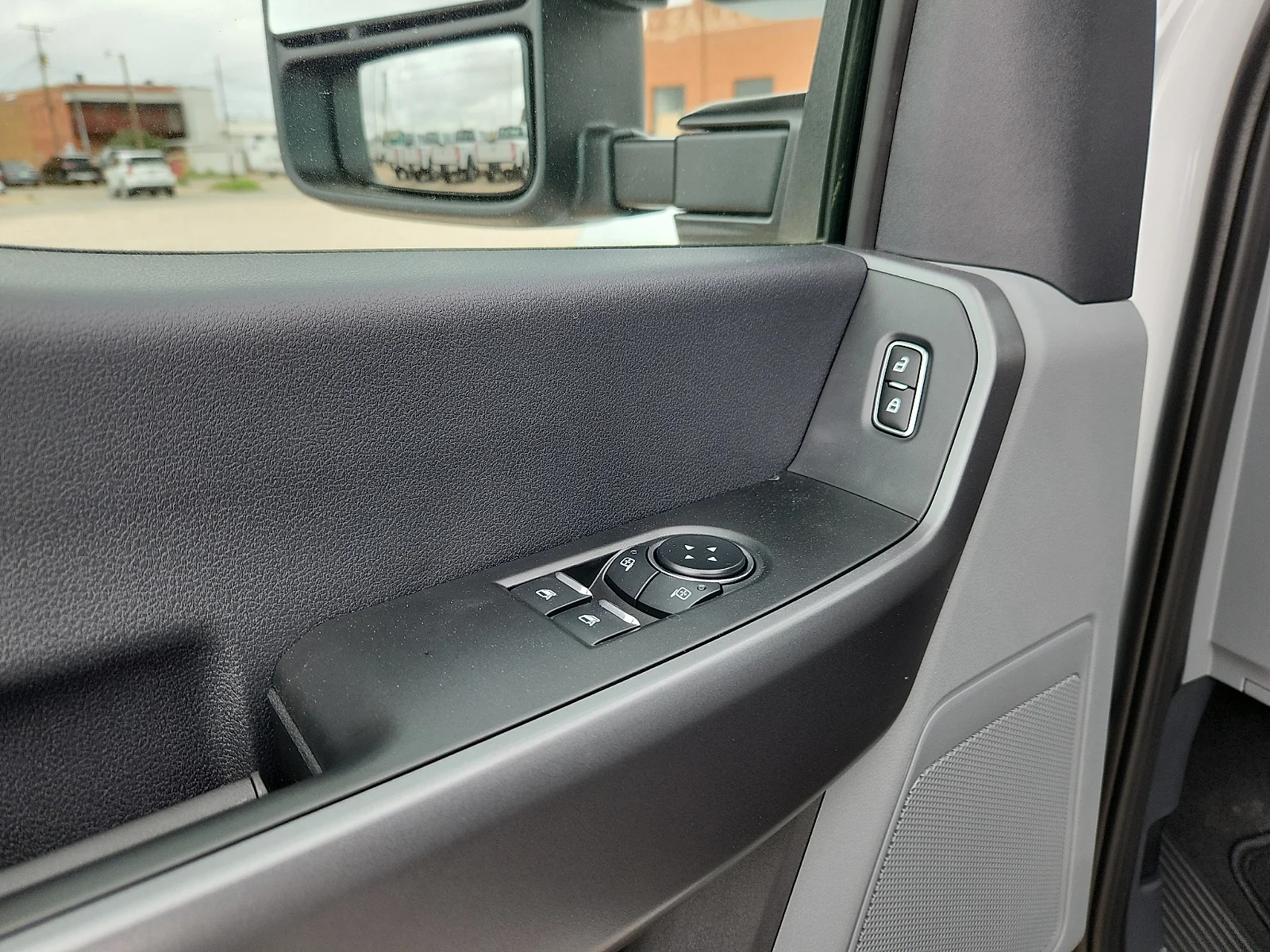 New 2026 Oxford White Ford F-350® XLT image 15