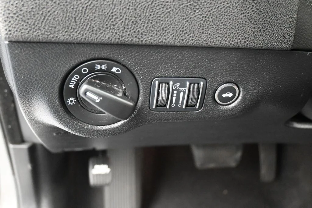 Used 2023 Destroyer Gray Clearcoat Dodge SXT image 15