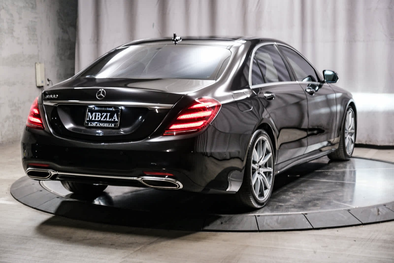 Used 2018 designo Mocha Black Metallic Mercedes-Benz S 560 image 3