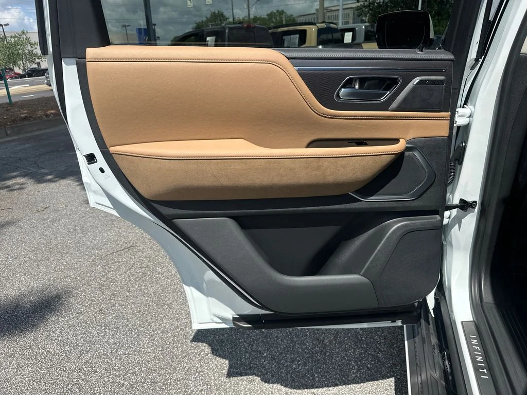 New 2027 RADIANT WHITE INFINITI Luxe 2WD image 18