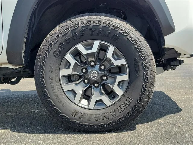 Certified Used 2023 Ice Cap Toyota SR V6 image 5