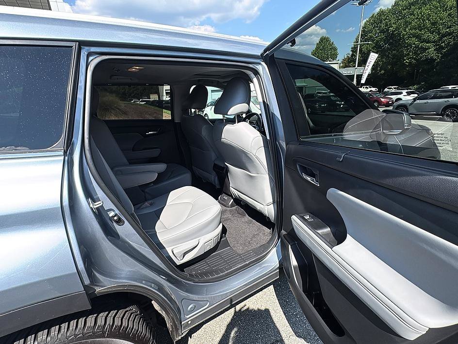 Used 2023 Moon Dust Toyota XLE image 18