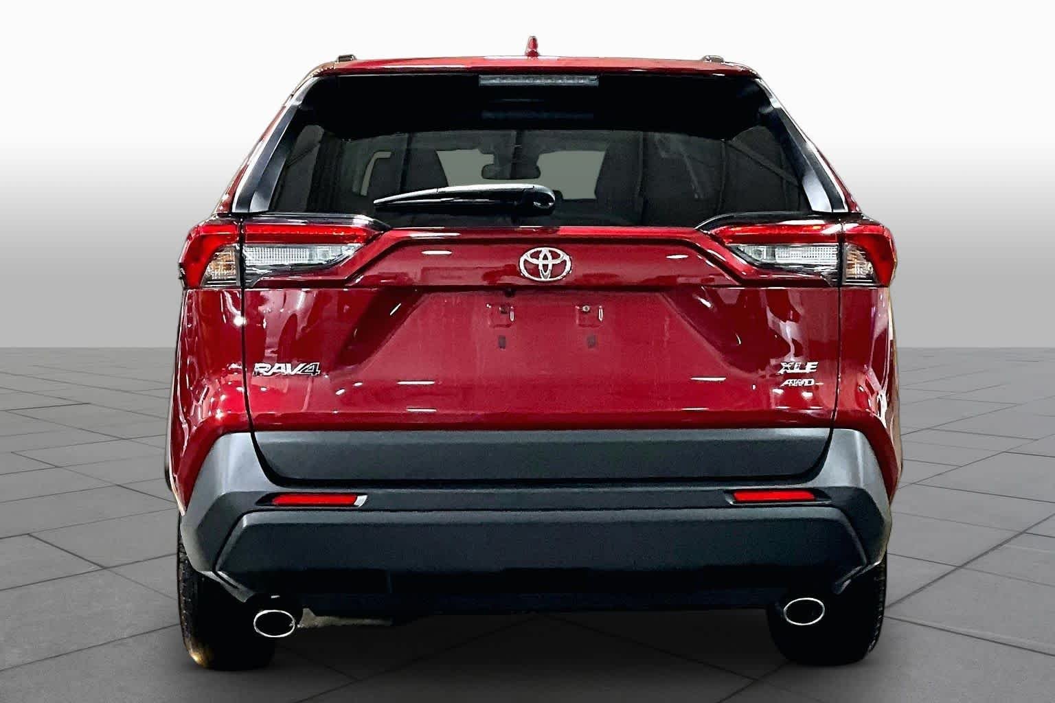 Used 2025 Ruby Flare Pearl Toyota XLE image 5