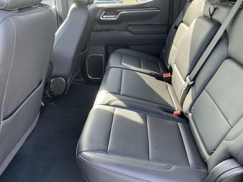 Used 2025 Onyx Black GMC SLT image 18