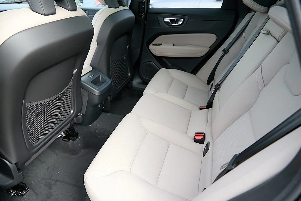 New 2026 Crystal White Volvo Plus image 22